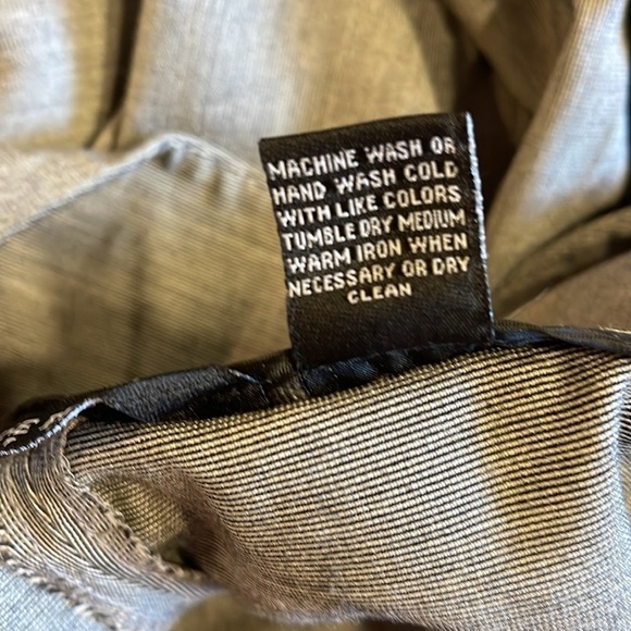 Larry Levine Petite 10P tailored wide leg pocketed lightweight pant with cuffs - Picture 8 of 8